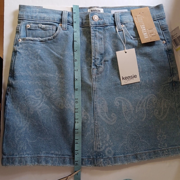 Kensie jeans miniskirt, size 4/27, paisley print, new with tags. - Picture 7 of 14